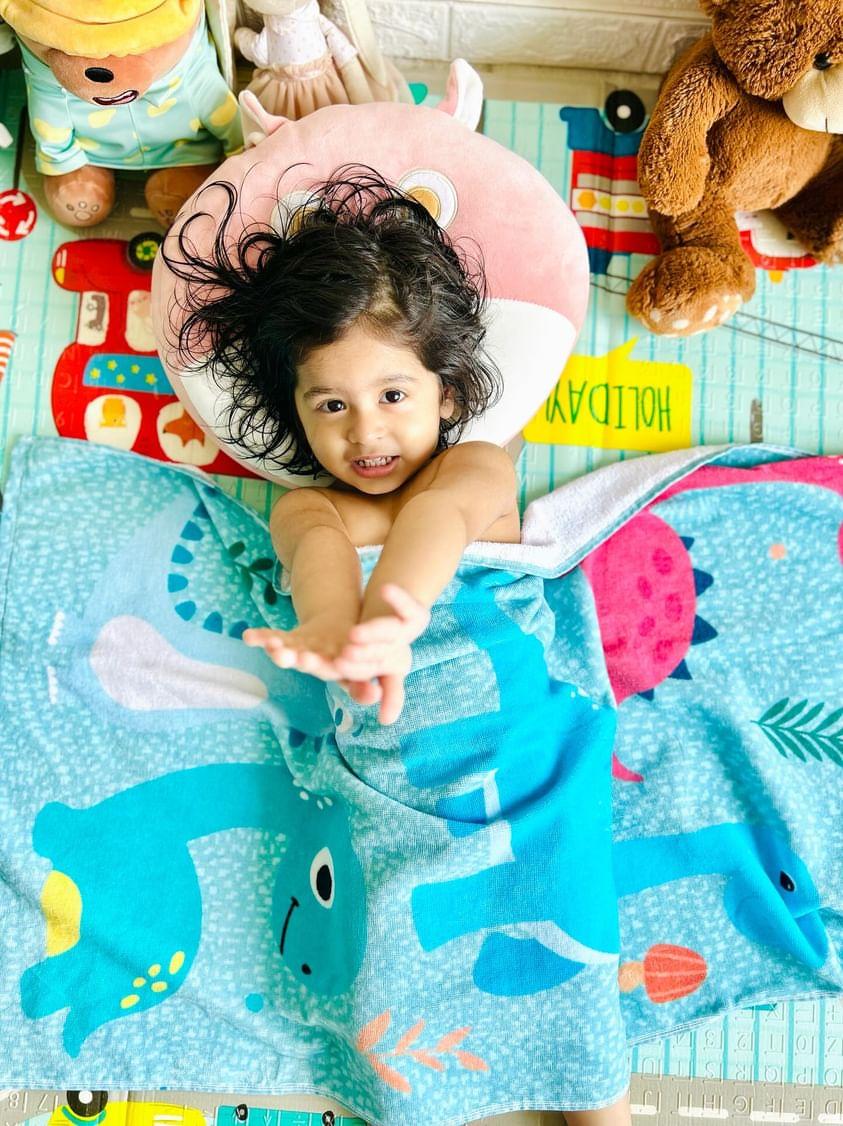 MumsLap Premium Soft & Absorbent 100% Cotton Kids Bath Towel | 380 GSM | Large, Quick Dry, Strong | Versatile for Bath, Pool, and Beach (Dinosaur Print)